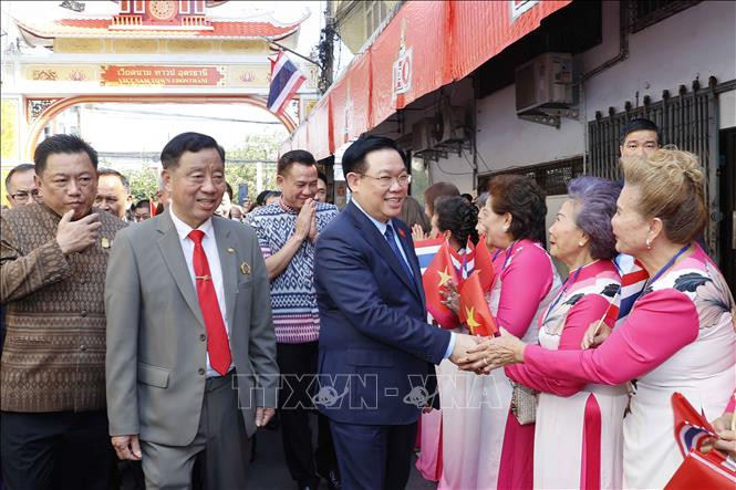 Chủ tịch Quốc hội Vương Đình Huệ khai trương Phố Việt Nam tại Udon Thani, Thái Lan- Ảnh 2.