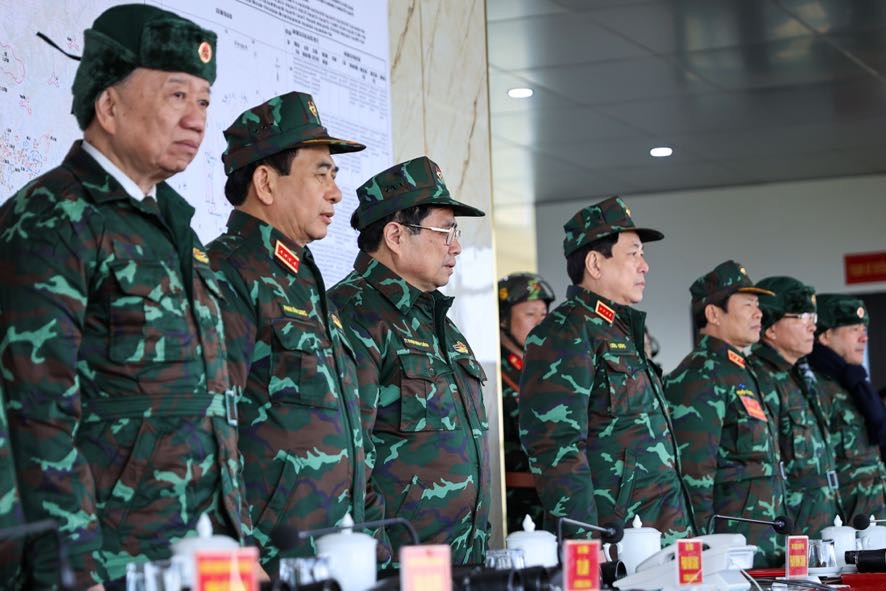 Thủ tướng Phạm Minh Chính dự diễn tập chiến thuật có bắn đạn thật của Quân đoàn 12- Ảnh 1.
