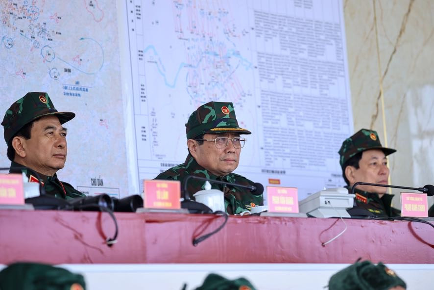 Thủ tướng Phạm Minh Chính dự diễn tập chiến thuật có bắn đạn thật của Quân đoàn 12- Ảnh 2.