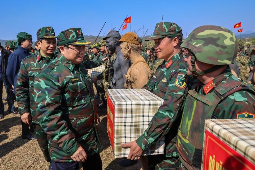 Thủ tướng Phạm Minh Chính dự diễn tập chiến thuật có bắn đạn thật của Quân đoàn 12- Ảnh 14.