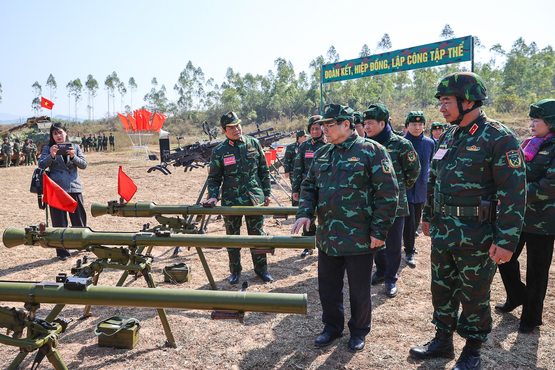 Thủ tướng Phạm Minh Chính dự diễn tập chiến thuật có bắn đạn thật của Quân đoàn 12- Ảnh 18.