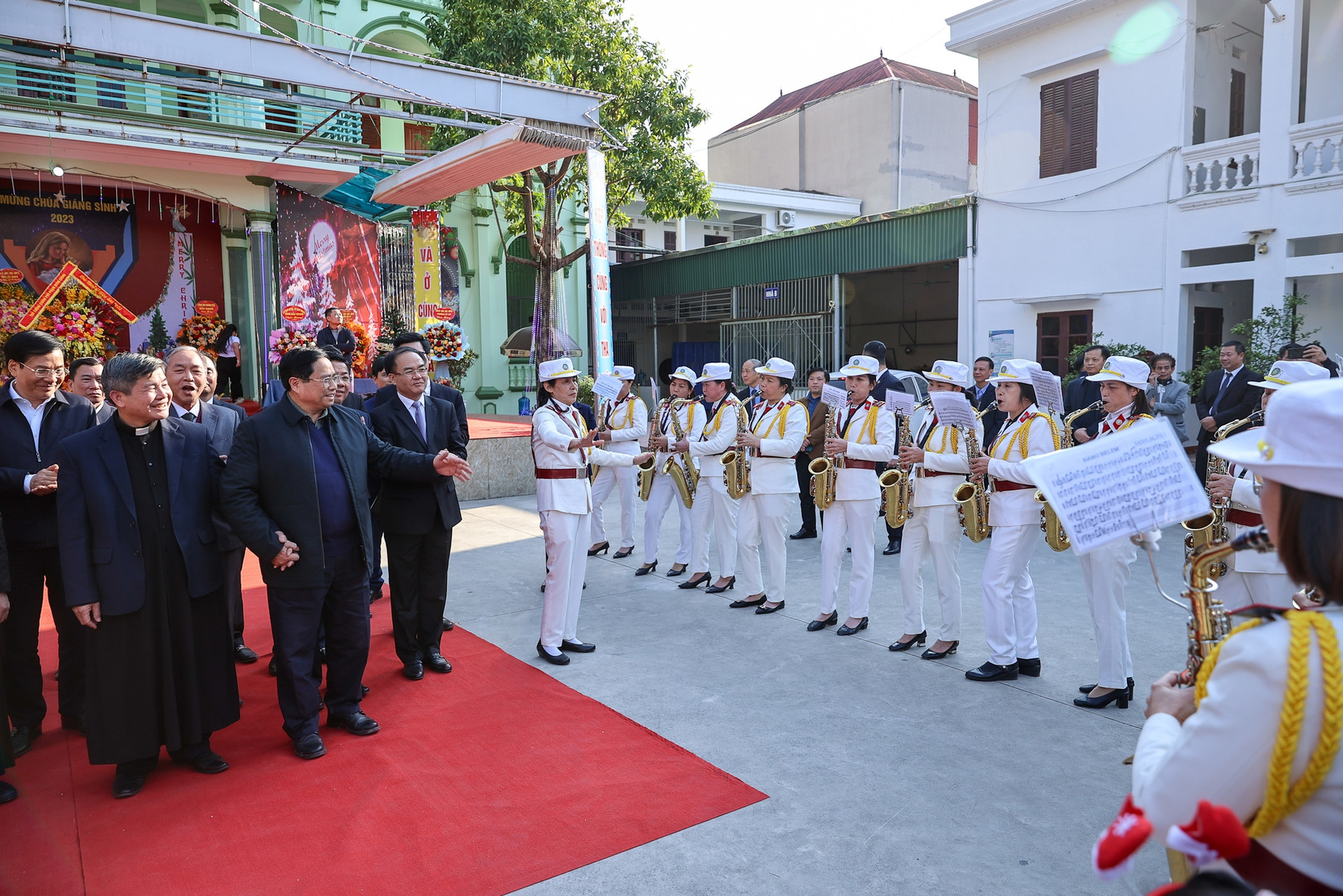 Thủ tướng chuyển lời chúc mừng Giáng sinh của Tổng Bí thư Nguyễn Phú Trọng tới đồng bào Công giáo- Ảnh 3.