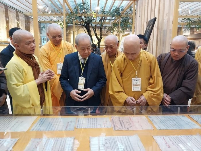 Giới thiệu nhiều châu bản của chúa Nguyễn liên quan Phật giáo