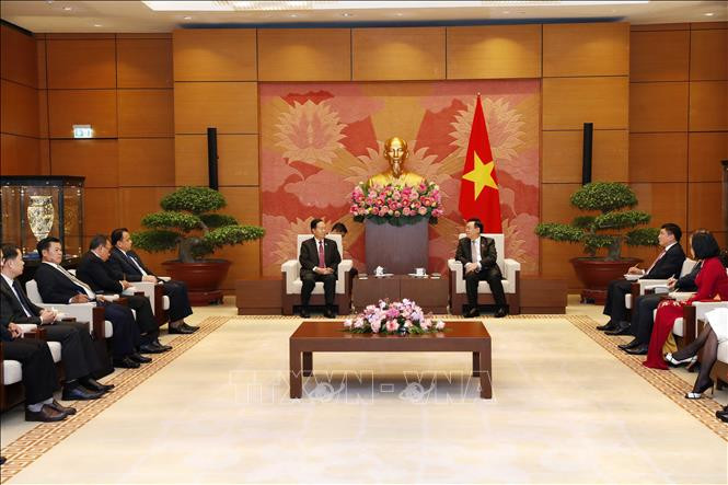 Chủ tịch Quốc hội Vương Đình Huệ tiếp Phó Chủ tịch Quốc hội Lào Chaleun Yiapaoher- Ảnh 2.