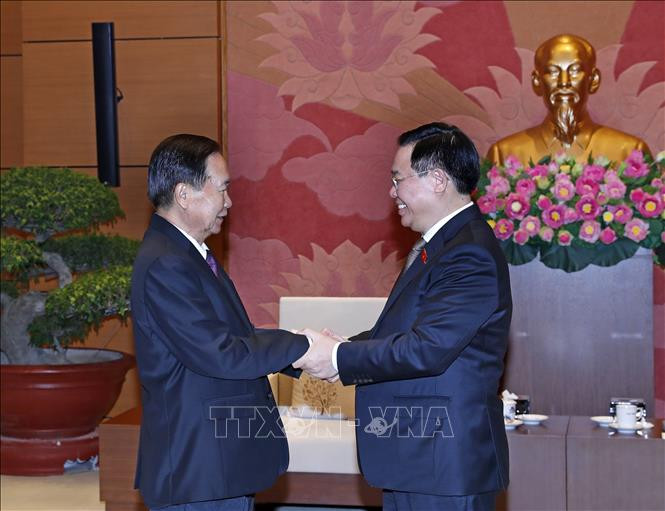 Chủ tịch Quốc hội Vương Đình Huệ tiếp Phó Chủ tịch Quốc hội Lào Chaleun Yiapaoher- Ảnh 1.