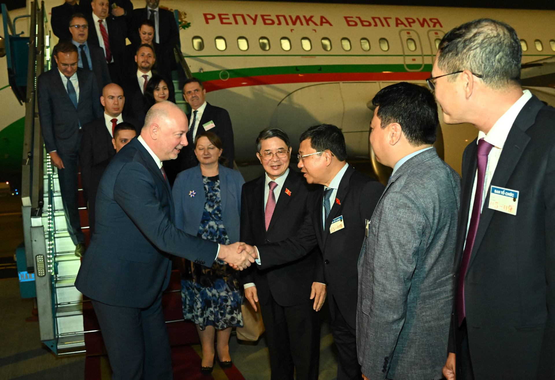 Chủ tịch Quốc hội Cộng hòa Bulgaria Rossen Dimitrov Jeliazkov đến Hà Nội, bắt đầu thăm chính thức Việt Nam -0