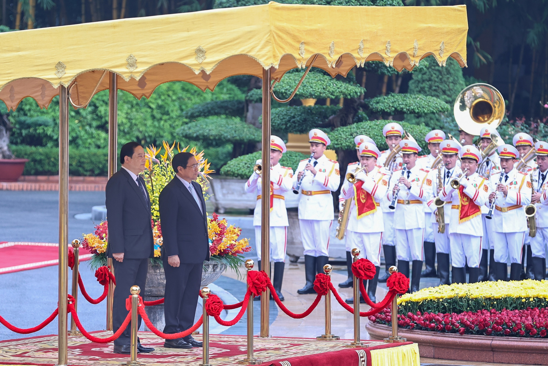 Chùm ảnh: Lễ đón trọng thể Thủ tướng Lào Sonexay Siphandone thăm chính thức Việt Nam- Ảnh 6.