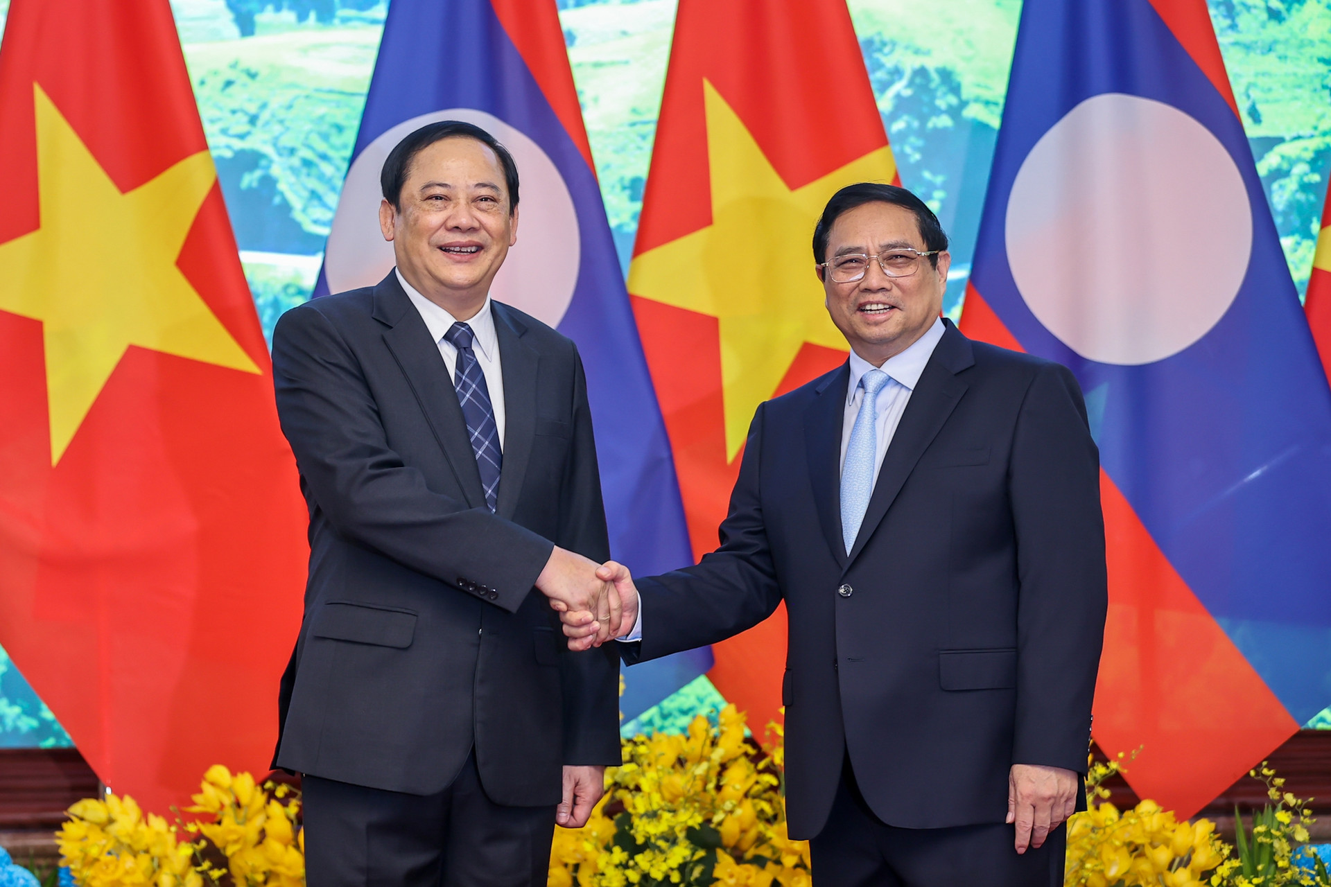 Chùm ảnh: Lễ đón trọng thể Thủ tướng Lào Sonexay Siphandone thăm chính thức Việt Nam- Ảnh 10.