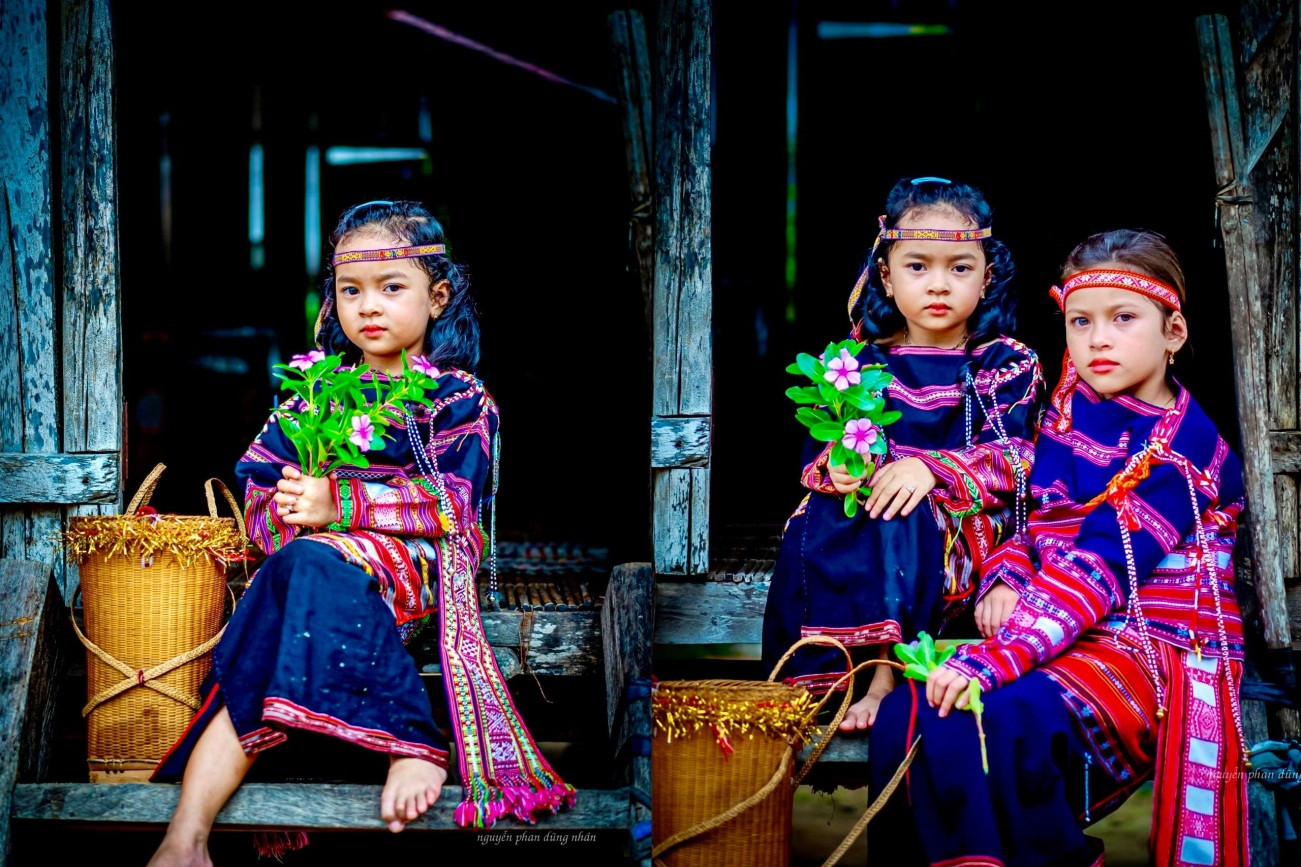 Rực rỡ sắc màu thổ cẩm của người Ba Na tại Bình Định