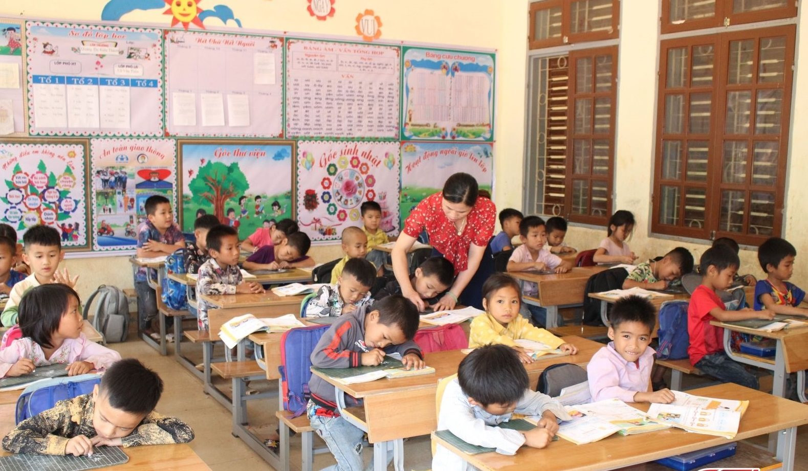 Tăng cường tiếng Việt cho học sinh vùng dân tộc thiểu số