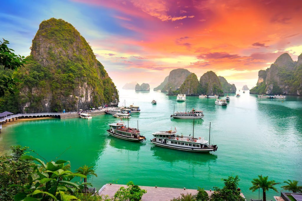 Vịnh Hạ Long lọt top 3 điểm du lịch thịnh hành nhất thế giới năm 2024