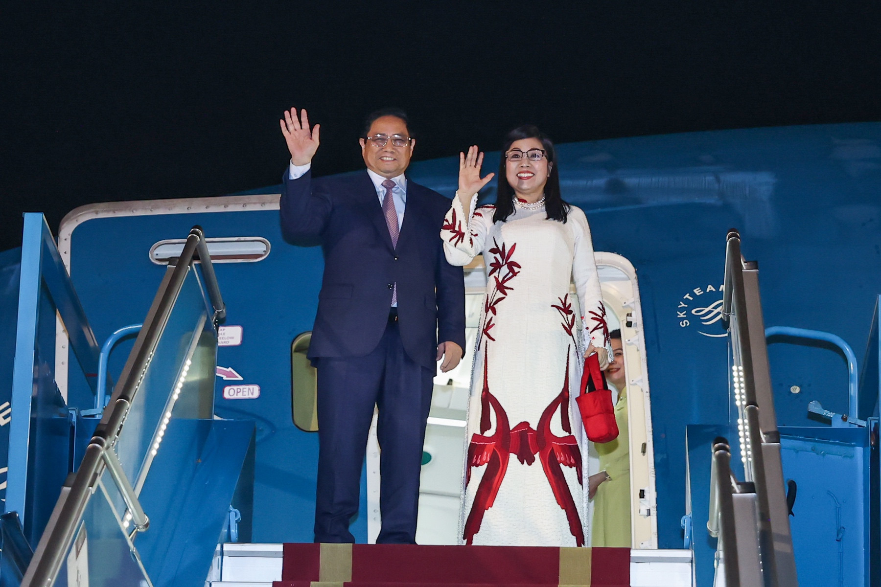 Thủ tướng Phạm Minh Chính lên đường dự Hội nghị WEF Davos 2024, thăm chính thức Hungary và Romania- Ảnh 1.