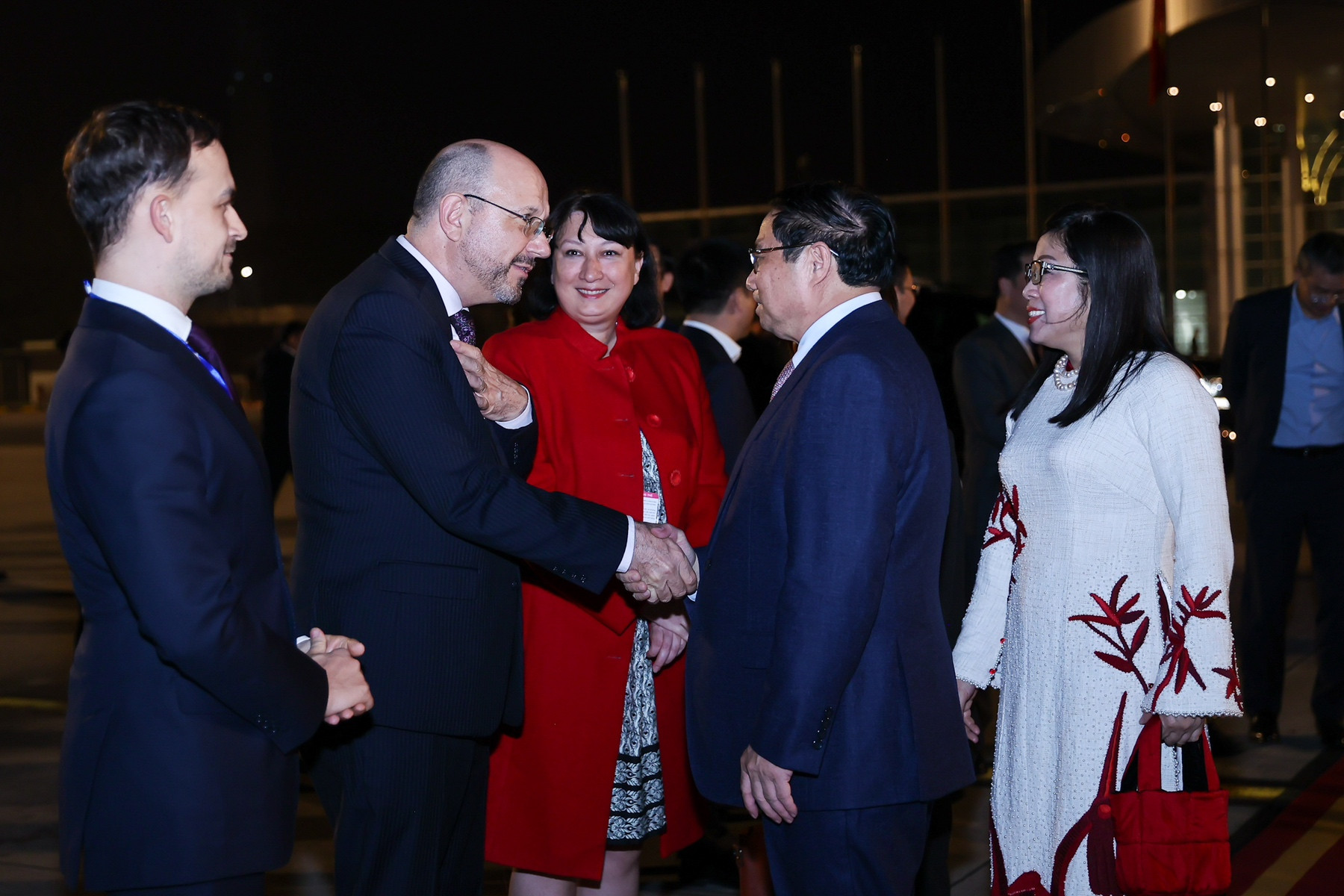 Thủ tướng Phạm Minh Chính lên đường dự Hội nghị WEF Davos 2024, thăm chính thức Hungary và Romania- Ảnh 2.