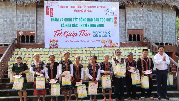 Lo tết cho đồng bào dân tộc thiểu số ở Đà Nẵng