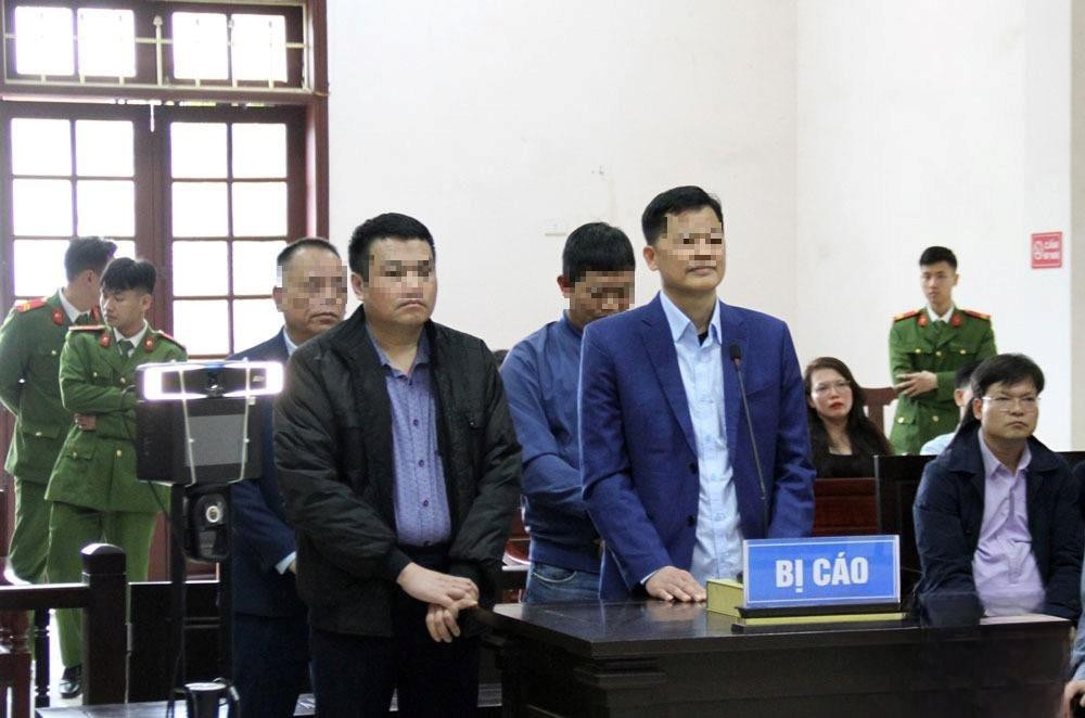 Bị cáo Phan Mạnh Cường, cựu Bí thư Thành ủy Thái Nguyên (áo xanh) tại phiên tòa.