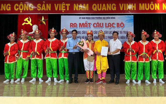 Thương câu bả trạo, bài chòi