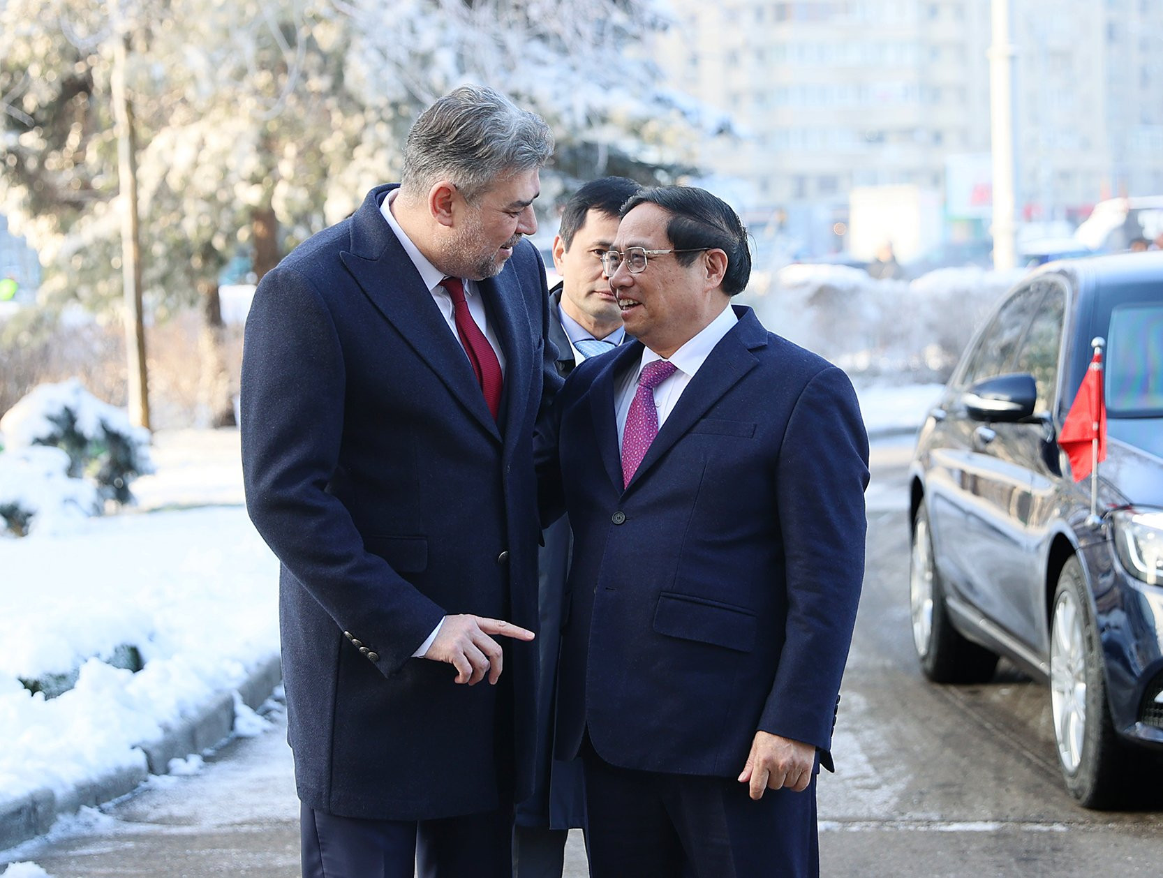 Thủ tướng Ion-Marcel Ciolacu chủ trì lễ đón Thủ tướng Phạm Minh Chính thăm chính thức Romania- Ảnh 2.
