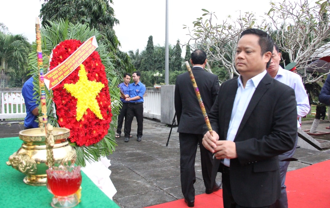 Phó Chủ tịch Quốc hội, Thượng tướng Trần Quang Phương chúc tết công nhân tại “Tết Sum vầy - Xuân chia sẻ”