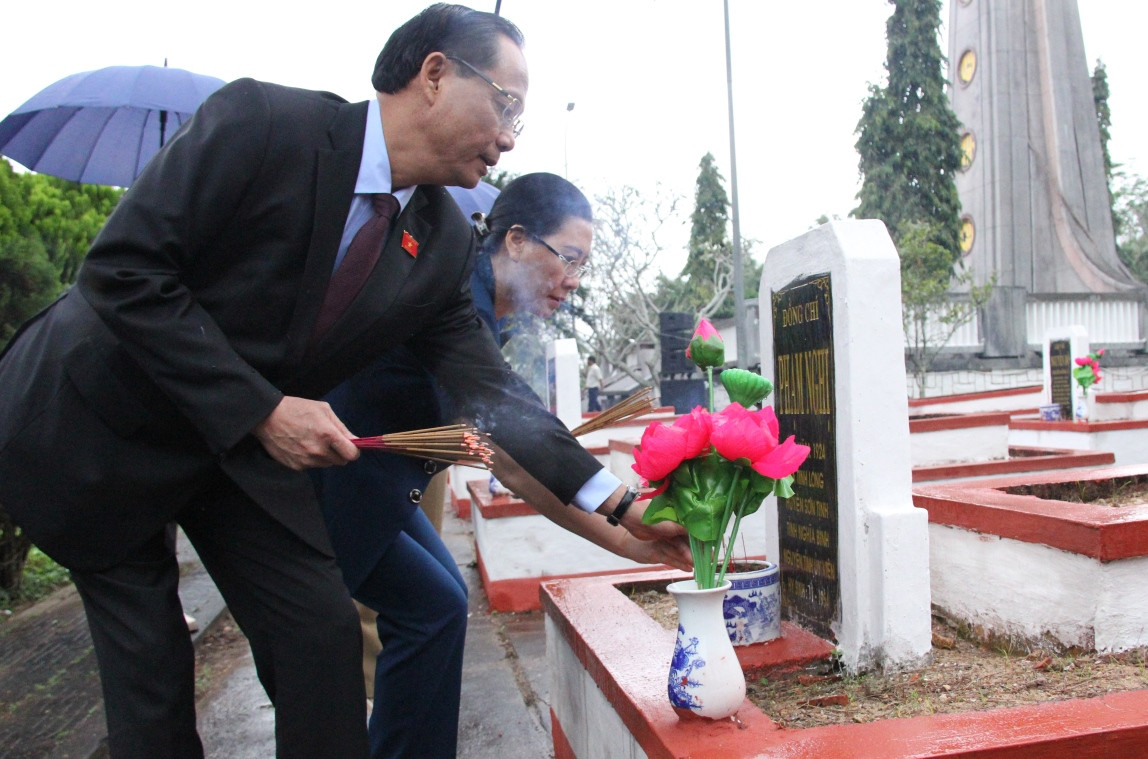 Phó Chủ tịch Quốc hội, Thượng tướng Trần Quang Phương chúc tết công nhân tại “Tết Sum vầy - Xuân chia sẻ”