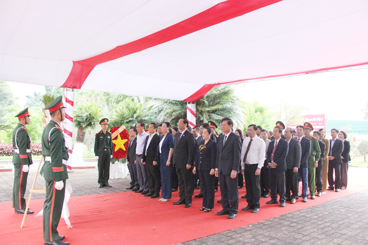 Phó Chủ tịch Quốc hội, Thượng tướng Trần Quang Phương dự chương trình “Tết Sum vầy - Xuân chia sẻ” tại tỉnh Quảng Ngãi -0