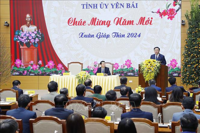 Chủ tịch Quốc hội Vương Đình Huệ thăm, chúc Tết Đảng bộ tỉnh Yên Bái- Ảnh 1.