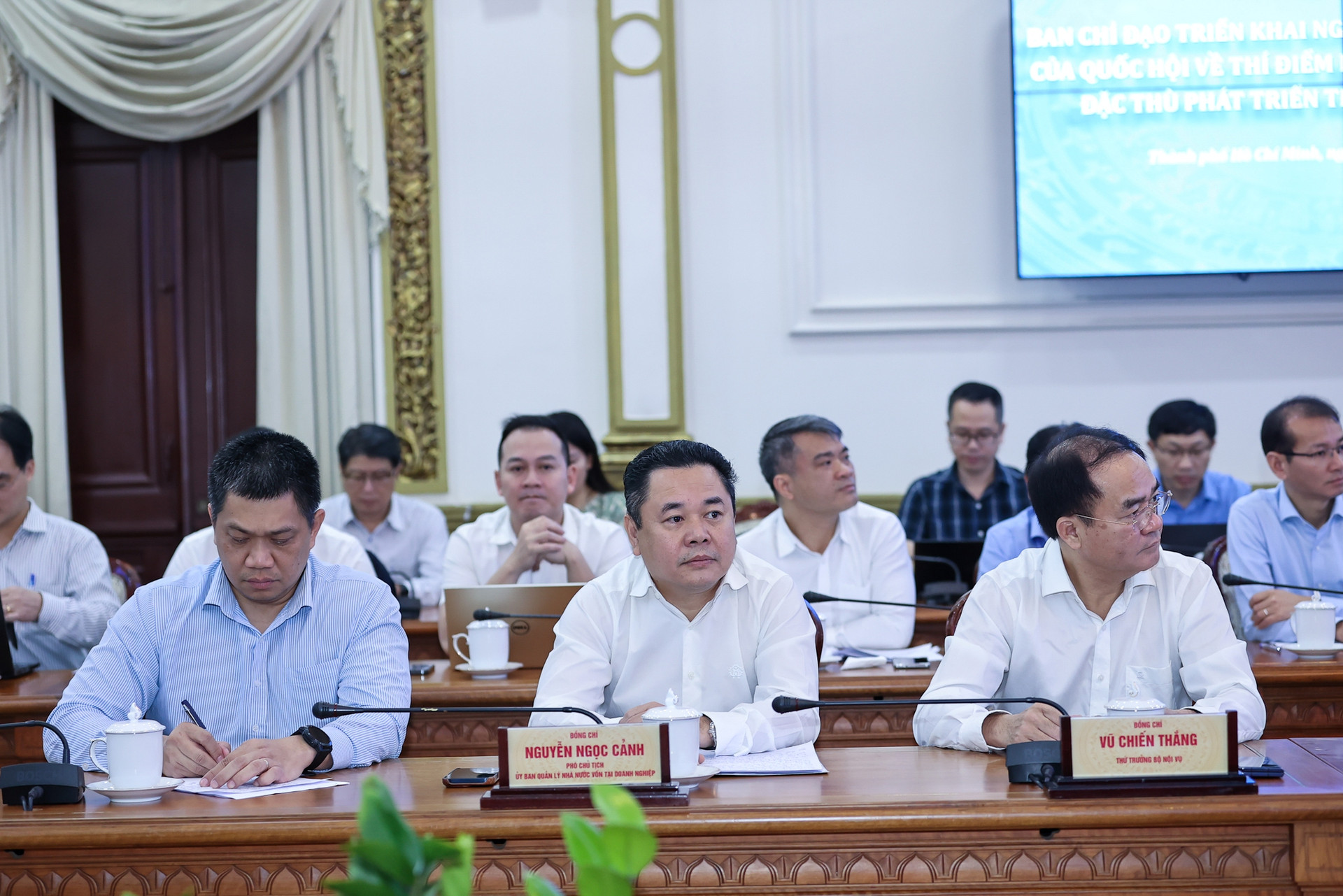 Thủ tướng chủ trì phiên họp lần thứ hai Ban Chỉ đạo triển khai cơ chế, chính sách đặc thù với TPHCM- Ảnh 2.
