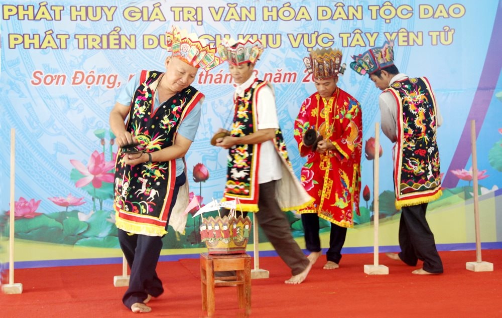 Tục thờ cúng Bàn Vương của người Dao bên sườn Tây Yên Tử