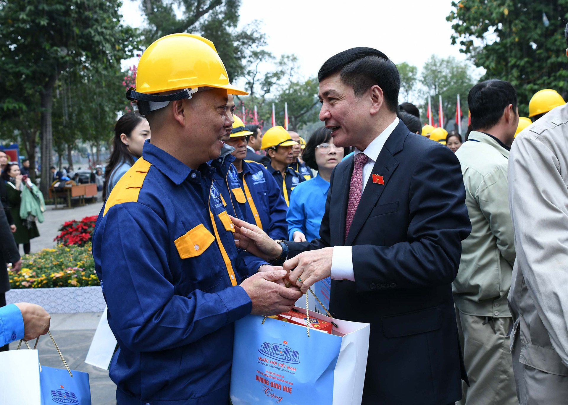 Chủ tịch Quốc hội Vương Đình Huệ thăm, chúc Tết Đảng bộ, chính quyền và Nhân dân Thủ đô Hà Nội -0