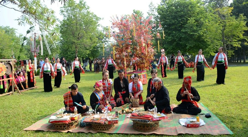 Bảo tồn nghi thức sinh hoạt văn hóa truyền thống gắn với cây nêu