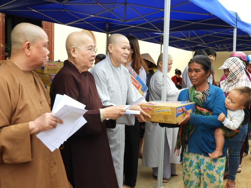 dong-bao-phat-giao-gia-lai-thuong-xuyen-quan-tam-hoat-dong-tu-thien-gop-phan-an-sinh-xa-hoi-o-cac-dia-ban-co-dong-bao-dan-toc-thieu-so-sinh-song-anh-thanh-nhat-dscn9247-7512.jpg