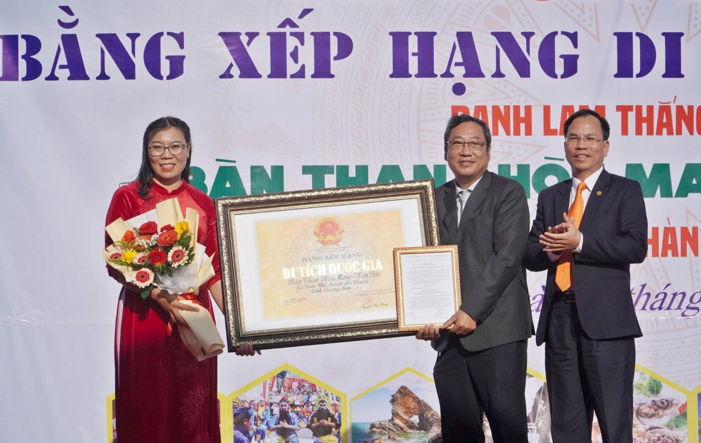 Đón nhận Bằng xếp hạng di tích quốc gia danh lam thắng cảnh Bàn Than - Hòn Mang - Hòn Dứa