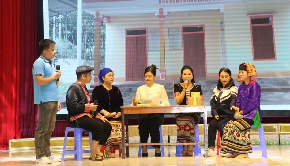 huyen-quy-hop-to-chuc-tuyen-truyen-ve-phong-chong-tao-hon-hon-nhan-can-huyet-thong-theo-hinh-thuc-san-khau-hoa-2126-2673.jpg