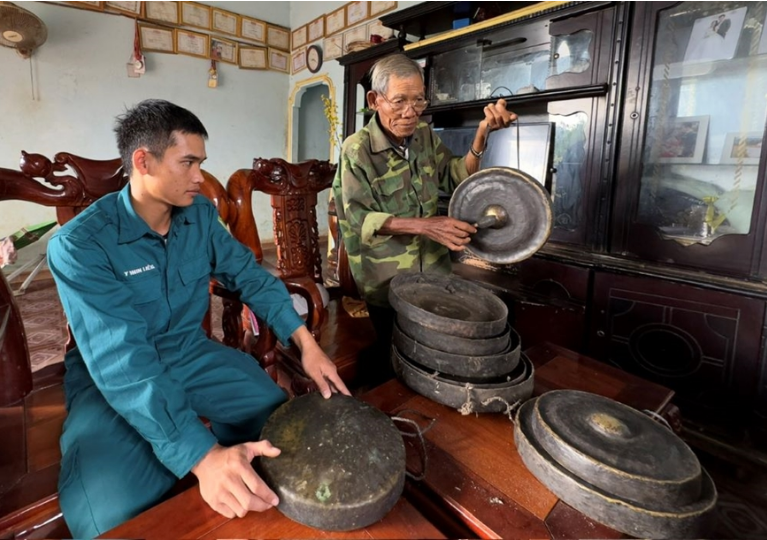 Người giữ hồn chiêng cho buôn làng Đắk Phơi