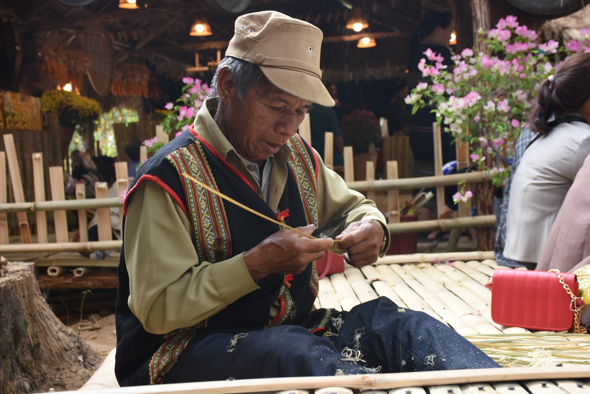 Đặc sắc lễ hội 'Đăk Hà ngày mùa' tại cổng rừng đặc dụng Đăk Uy- Ảnh 4.