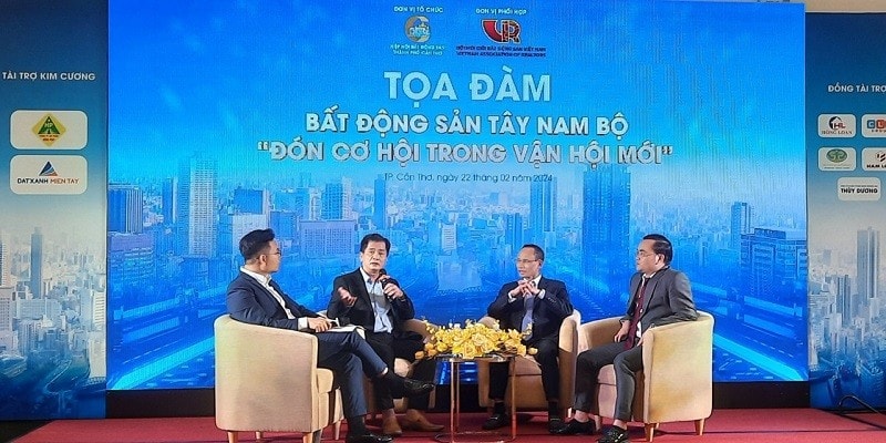 Chuyên gia thảo luận