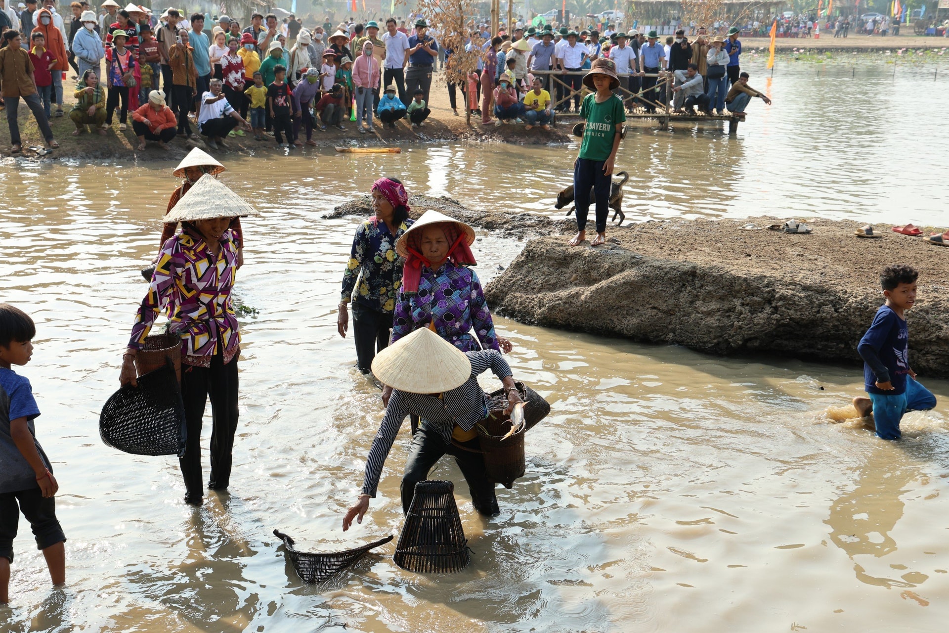 Độc đáo lễ hội Phá Bàu của người Khmer tại Bình Phước- Ảnh 5.