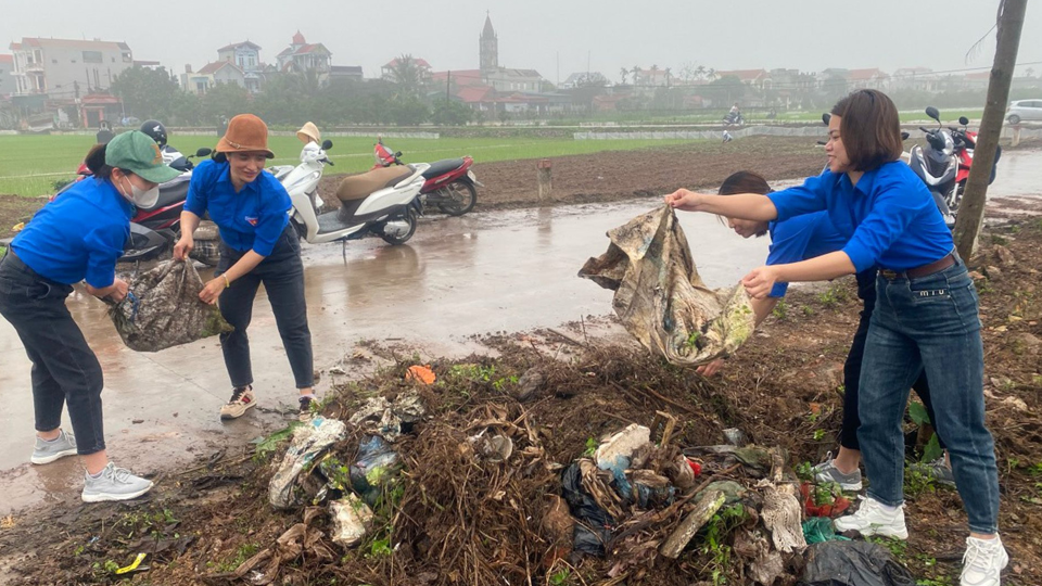 Tuổi trẻ Thủ đô có nhiều hoạt động thiết thực bảo vệ môi trường, xây dựng văn minh đô thị