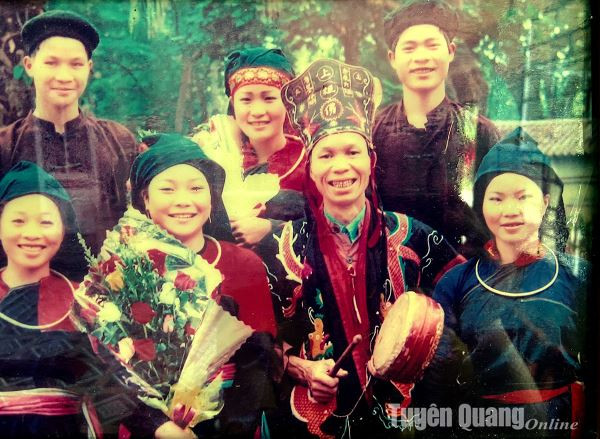 Đội văn nghệ gia đình Cao Lan