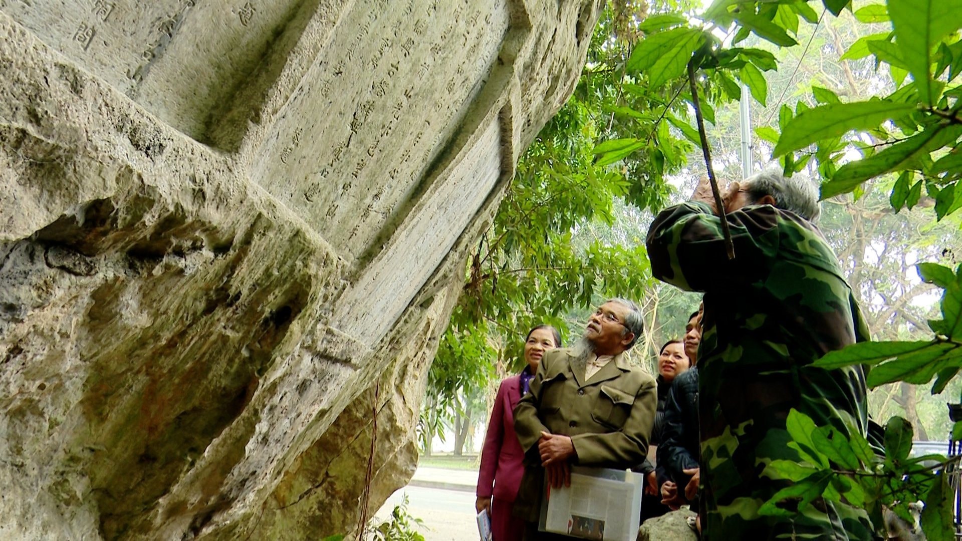 Du lịch... về nguồn