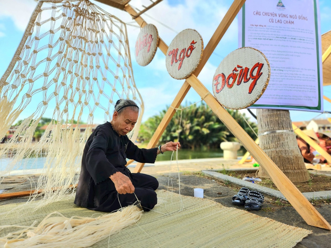 Độc đáo nghề đan võng ngô đồng ở đảo Cù Lao Chàm