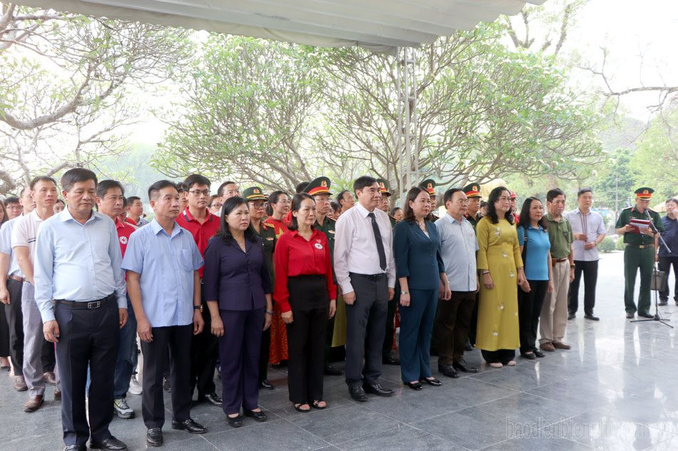 Quyền Chủ tịch nước Võ Thị Ánh Xuân tri ân các anh hùng liệt sĩ tại Điện Biên