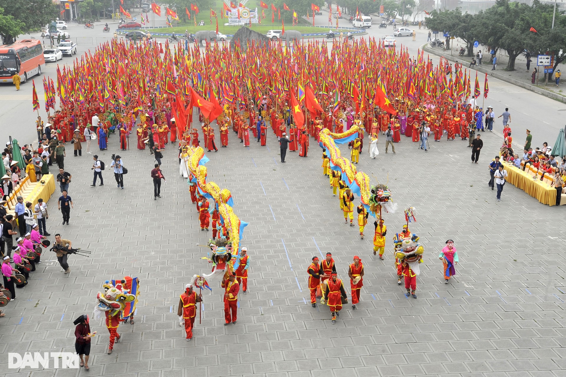 Hàng vạn người đổ về di sản thế giới dự lễ hội Tràng An - 6