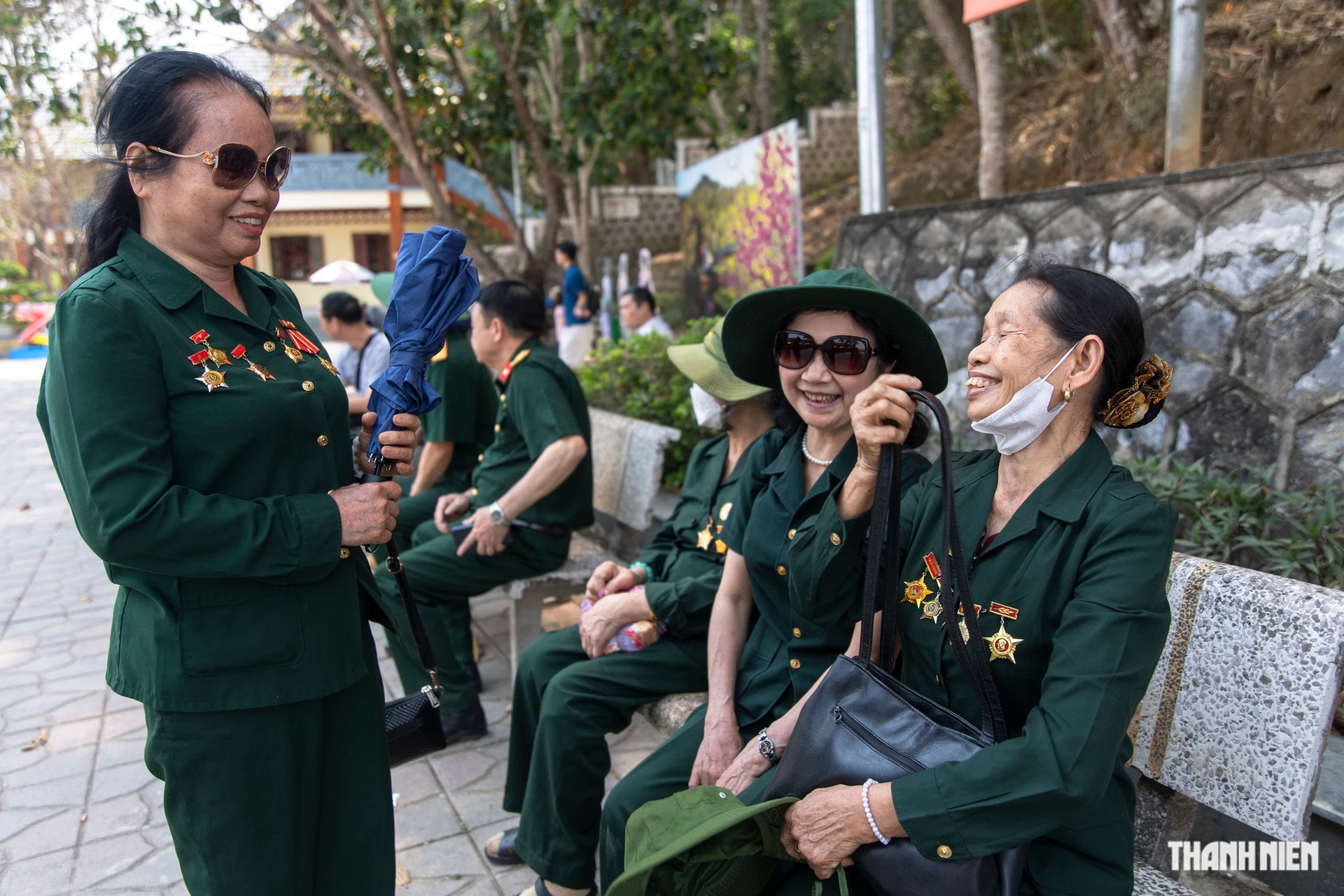 Đối với những cựu chiến binh đến tham quan khu di tích lịch sử này, dù nhiều người không trực tiếp tham gia chiến dịch, nhưng họ vô cùng cảm phục sự thông minh, sáng tạo của các chiến sĩ Điện Biên năm xưa. Đa phần những du khách tới đây tỏ ra mãn nguyện khi được tận mắt chứng kiến những vết tích của chiến dịch Điện Biên Phủ vẻ vang một thời.