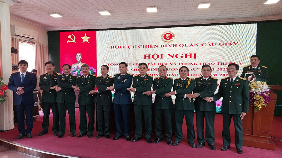 hoi-nghi-tong-ket-cong-tac-hoi-va-phong-trao-thi-dua-ccb-guong-mau-nam-2023-phat-dong-phong-trao-thi-dua-nam-2024-cua-hoi-ccb-quan-caugiay.png