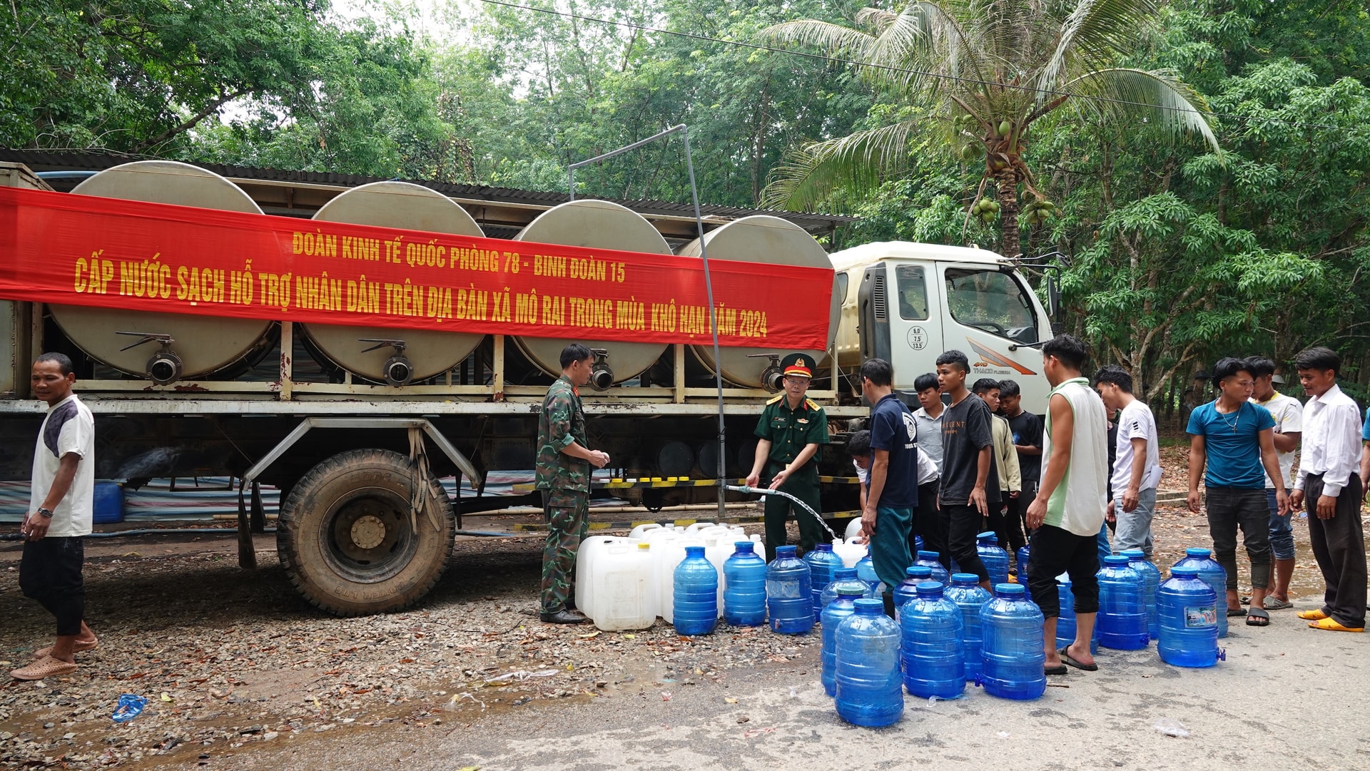 Nước sạch về làng