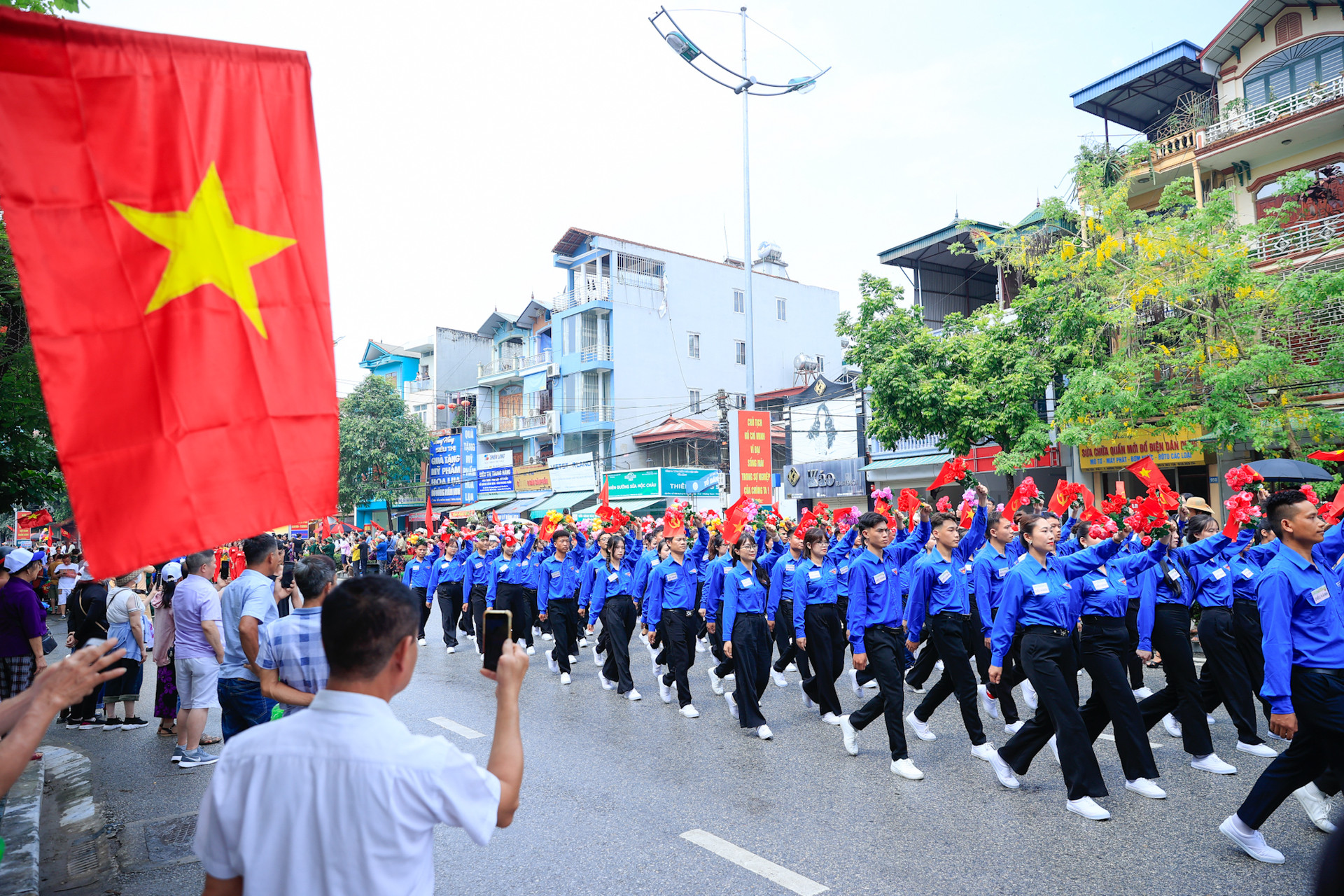 Những hình ảnh ấn tượng tại Lễ diễu binh, diễu hành kỷ niệm 70 năm Chiến thắng Điện Biên Phủ- Ảnh 27.