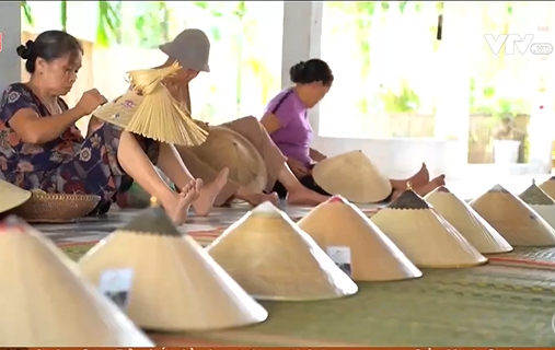 Làng nghề chằm nón ngựa hơn 300 năm tuổi ở Bình Định