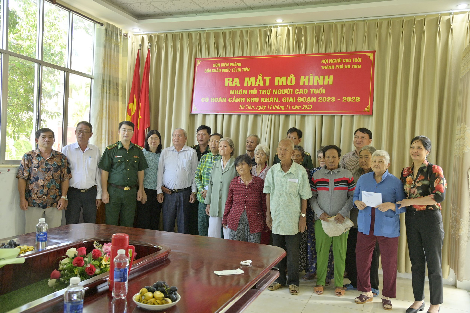 ban-chi-huy-don-bien-phong-ckqt-ha-tien-ra-mat-mo-hinh-ho-tro-nguoi-cao-tuoi-co-hoan-canh-kho-khan.jpg