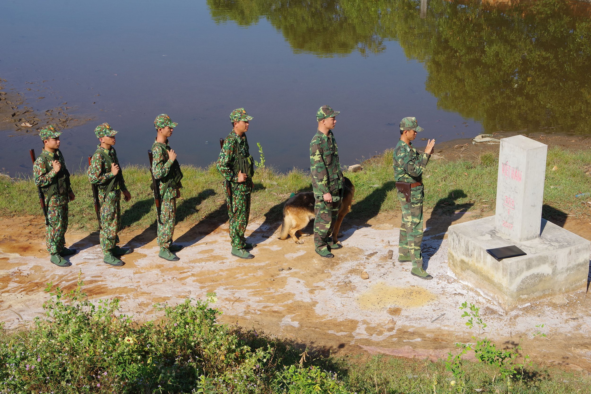 Những chiến sĩ Biên phòng bảo vệ biên giới Hà Tiên
