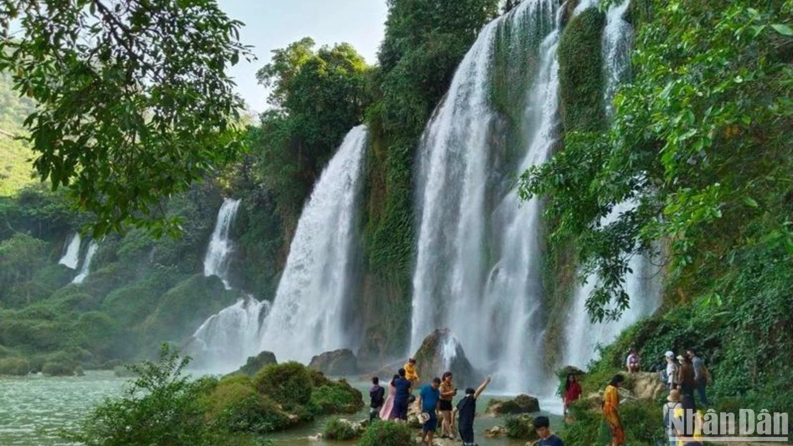 Thác Bản Giốc lọt top 21 thác nước đẹp nhất thế giới